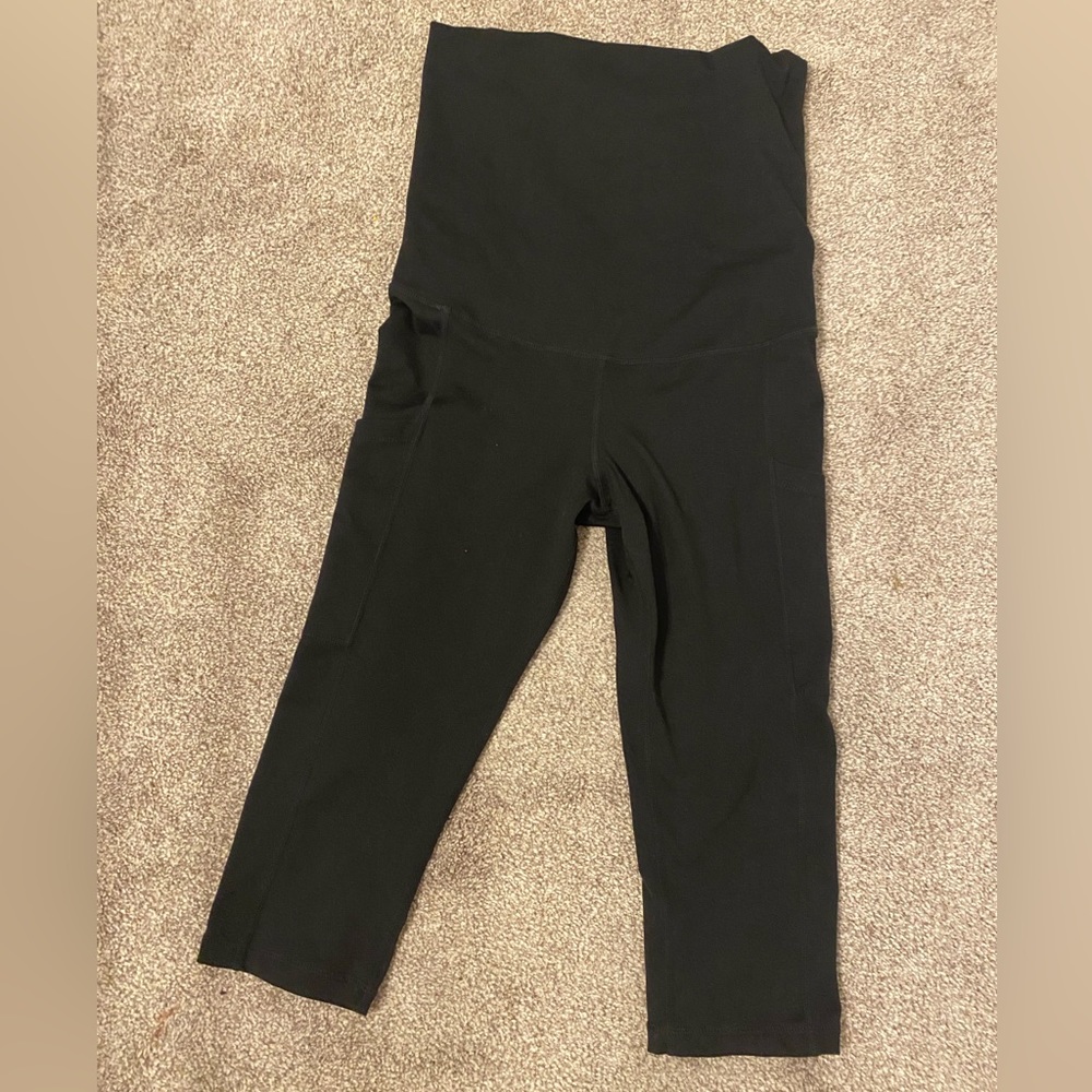 Kindred Bravely Maternity Black Capri Leggings size Medium